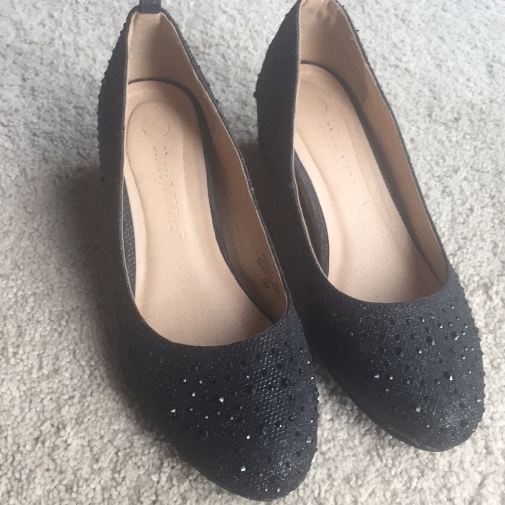 Black wedges